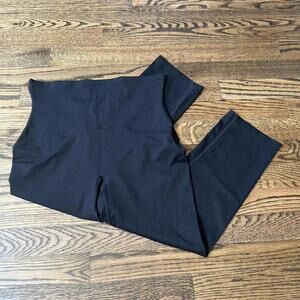 Black Spanx knee-length bermuda stretchy leggings